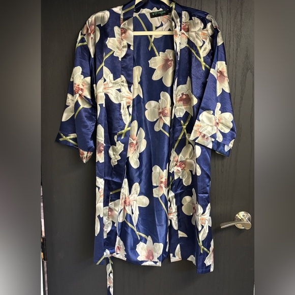 Ifrogee Other - Floral Satin Robe Women’s Medium - Large